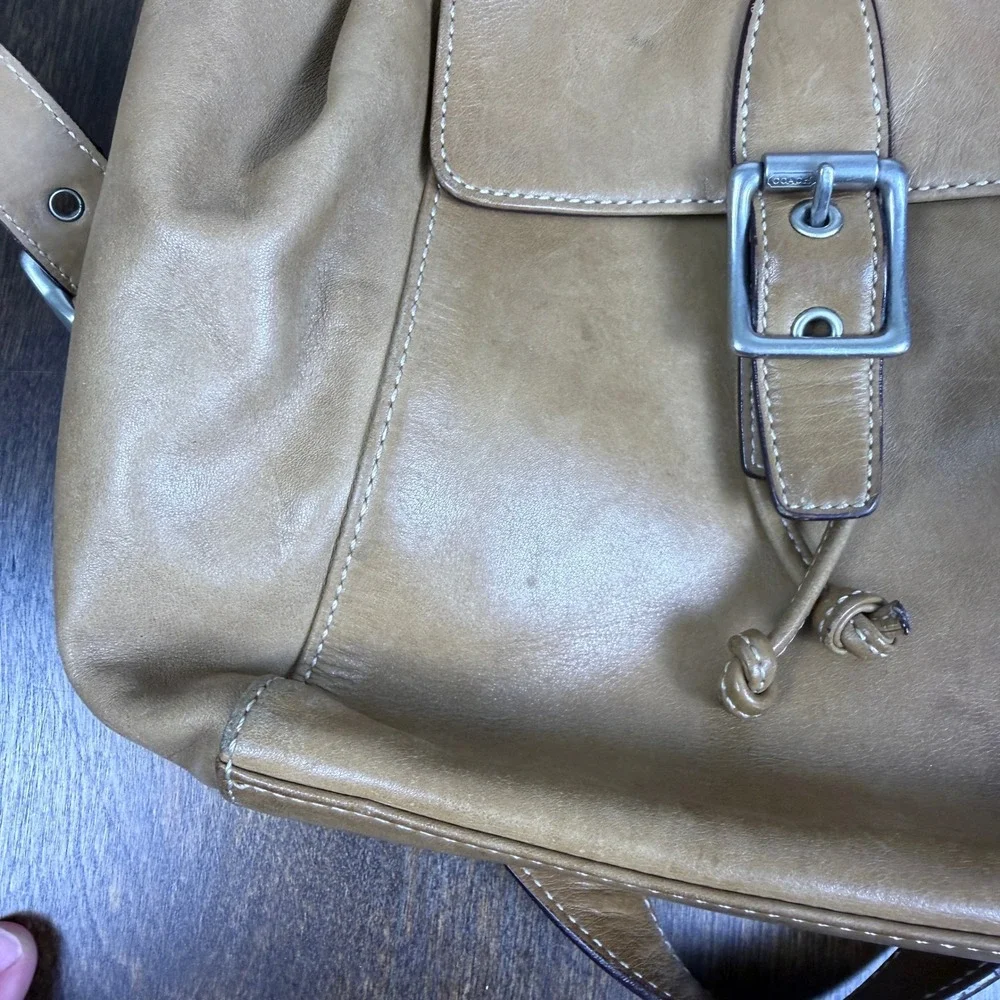 Coach Soho Tan Leather Small Backpack Vintage 9569 Drawstring Buckle Flap Bag